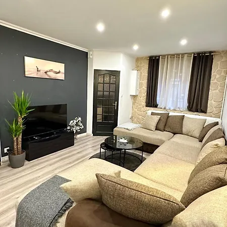 Une Belle Maison Avec 2 Chambre Croix Extérieur photo