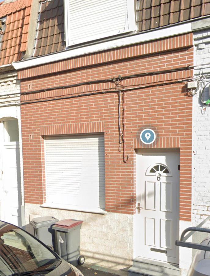 Belle Maison Avec 2 Croix