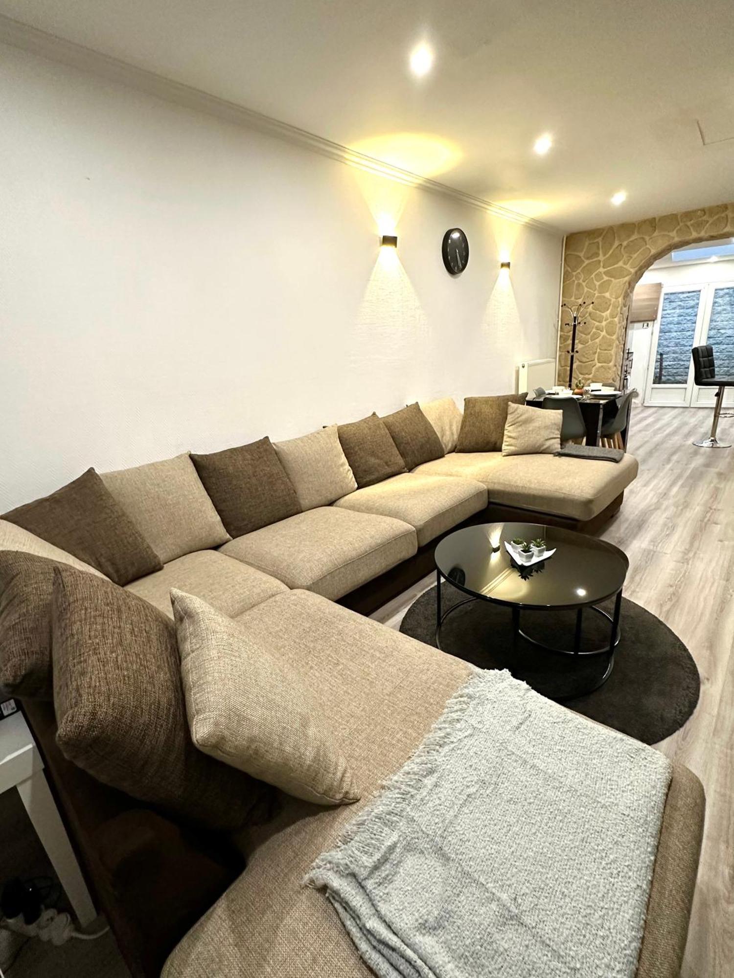 Belle Maison Avec 2 * Croix